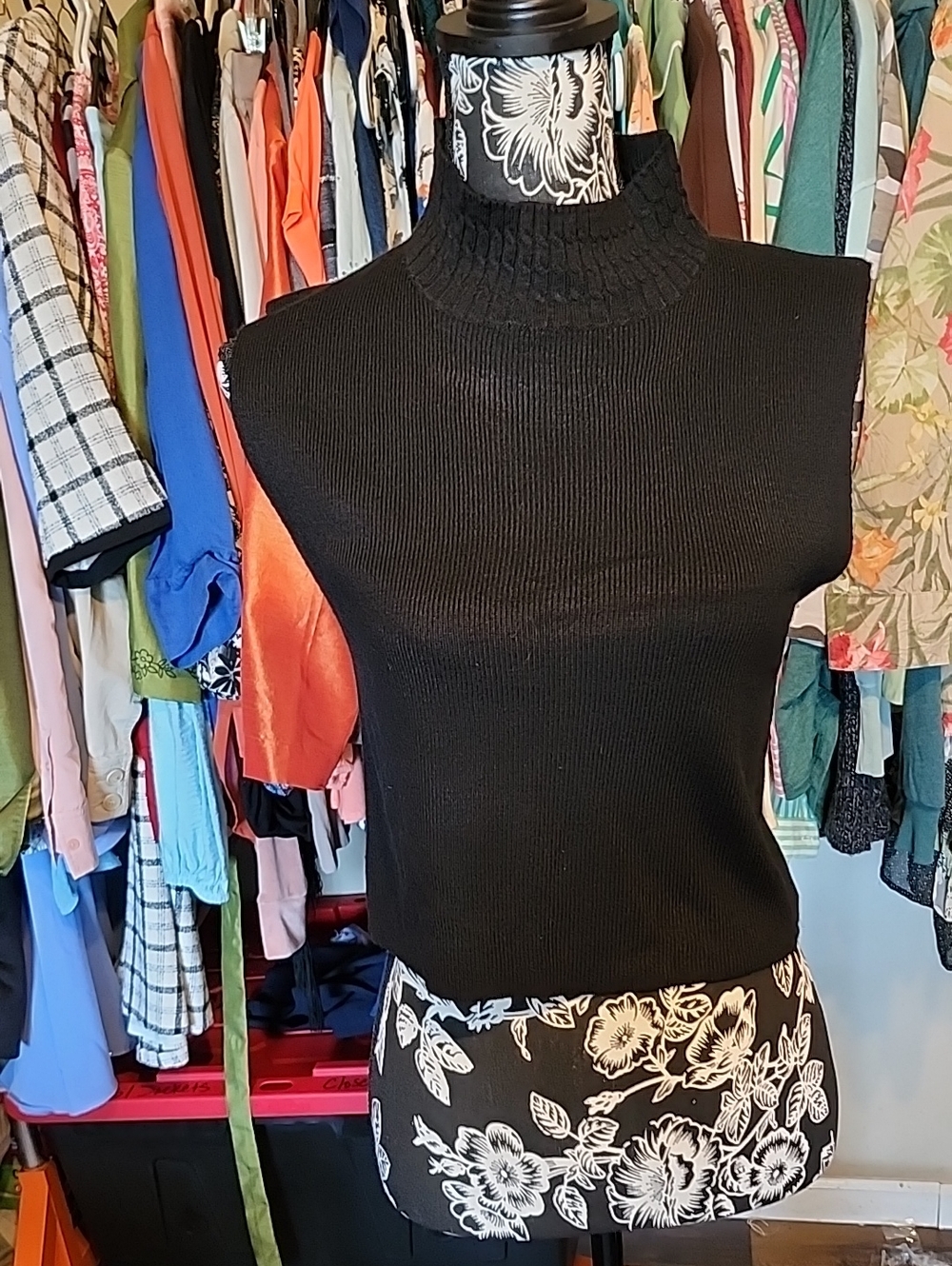 Sleeveless Turtleneck Ribbed Sweater - Black